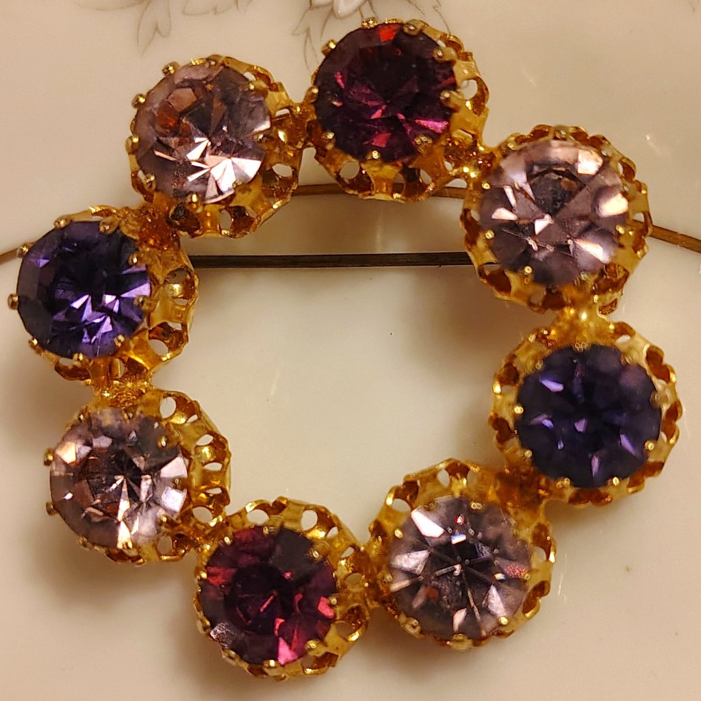 Vintage Gold Tone Prong Set Made In Austria Purple Plum Lilac Crystal Brooch Pin 25$
